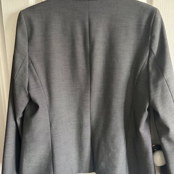 Ann Taylor The Petite Cutaway Blazer in Bi-Stretch Dark Gray Size 12P Preowned - Picture 4 of 16